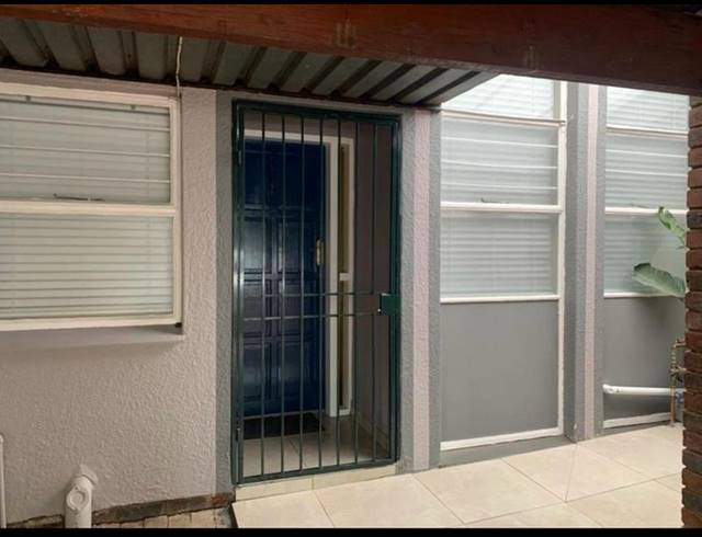 3 BEDROOM PROPERTY TO RENT IN LYNNWOOD RIDGE